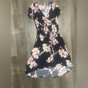 Pink Blush Maternity L navy back ground with floral print and tie front